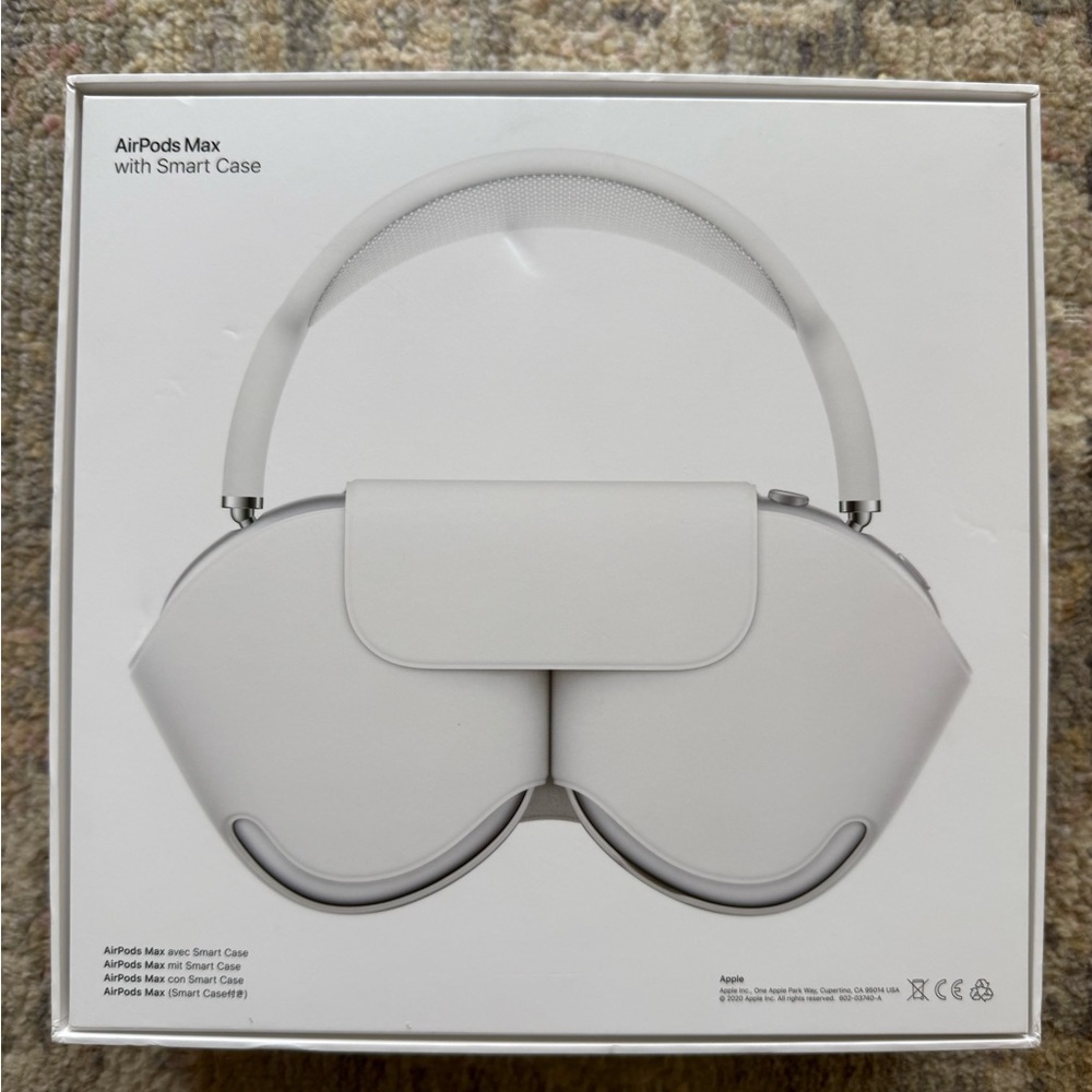 Apple AirPods Max - White (lightly used in original packaging with accessories)